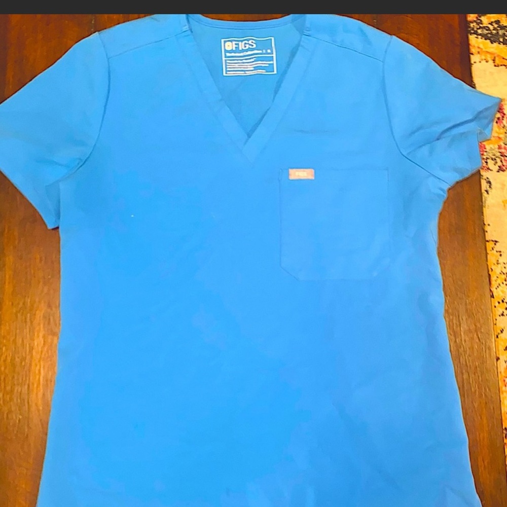 Catarina scrub top in Capri Blue. Size small